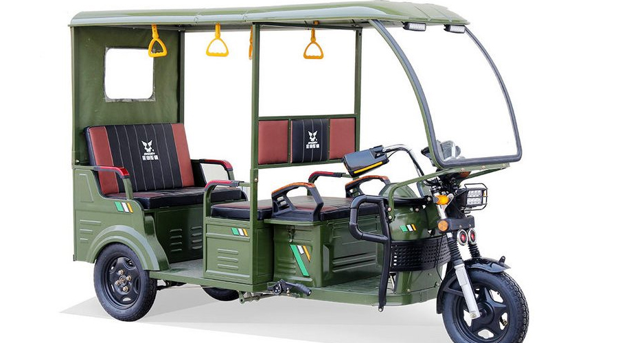 सिटी सफारी चढेकी किशोरी बलात्कृत, चालक पक्राउ