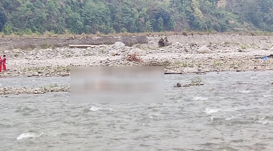 मेलम्चीमा नदीमा पौडी खेल्दा एक किशोरीको मृत्यु, अर्की अझै वेपत्ता