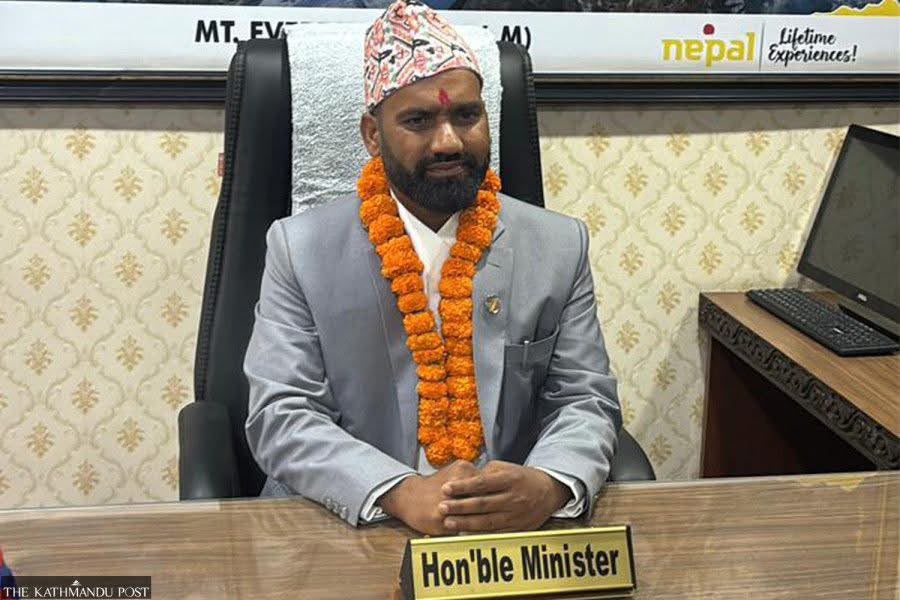 सांस्कृतिकदेखि उड्डयन क्षेत्रसम्म ‘सेटिङ’को पासो: मन्त्री पौडेलको कार्यशैलीप्रति चर्को असन्तुष्टि, लुम्बिनी नियुक्तिमा गम्भीर प्रश्न